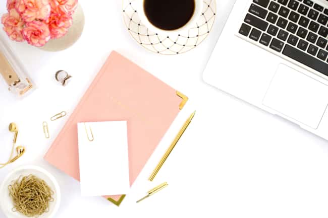5 Steps to Getting Customers on Social Media background